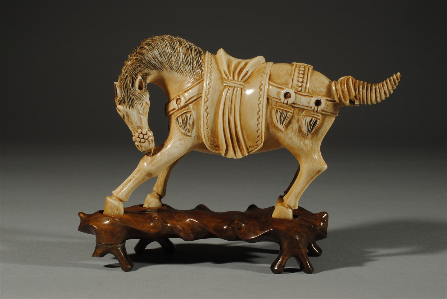 Fine and Decorative Asian Arts. Early 20th Century Pair of Carved Ivory