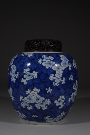 Picture of Kangxi Period Blue White Cracked Ice Hawthorne Jar with Carved Wood Lid Jade Finial